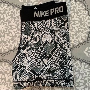 Nike pro shorts 3”
